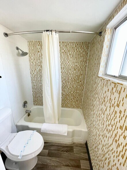 More Photos Of 22430 W Old Highway 66, Seligman Hotel For Sale