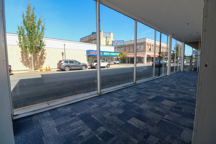 More Photos Of 181 Anderson Ave, Coos Bay Department Store For Sale