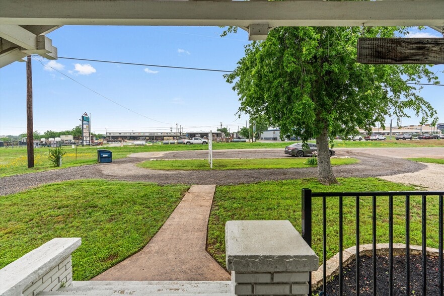 More Photos Of 2023 Main St, Liberty Hill Office For Sale