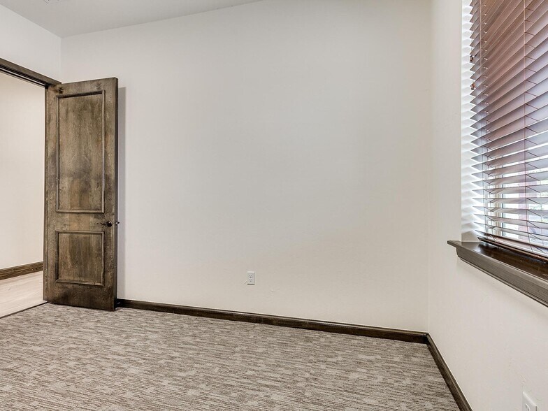 More Photos Of 4331 Adams, Norman Office For Lease