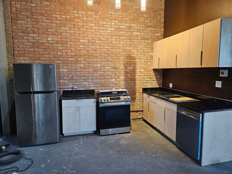 More Photos Of 3116 Commerce St, Dallas Office For Lease