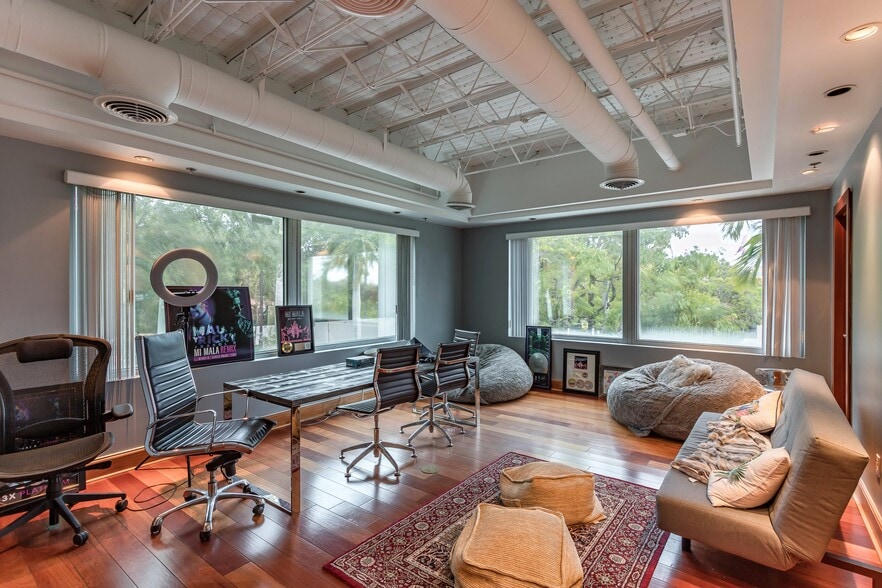 More Photos Of 5020 Biscayne Blvd, Miami Movie Radio TVStudio For Sale