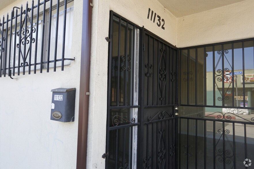 More Photos Of 11132-11138 S Prairie Ave, Inglewood Storefront Retail Residential For Lease