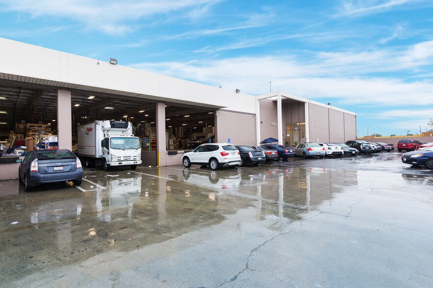 More Photos Of 1900-1950 E 25th St, Vernon Manufacturing For Lease