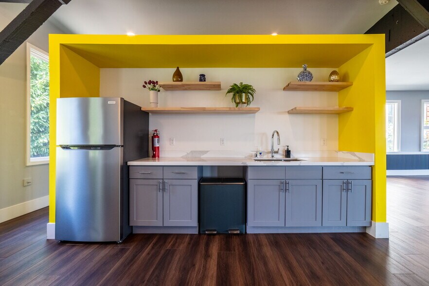 More Photos Of 1607 Dexter Ave N, Seattle Office For Lease