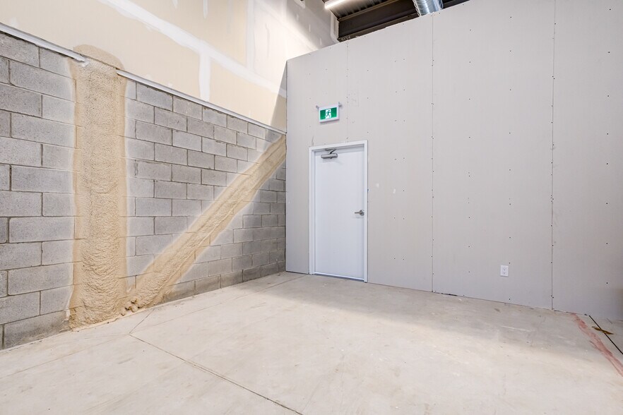 More Photos Of 5270 Solar Dr, Mississauga Distribution For Sale