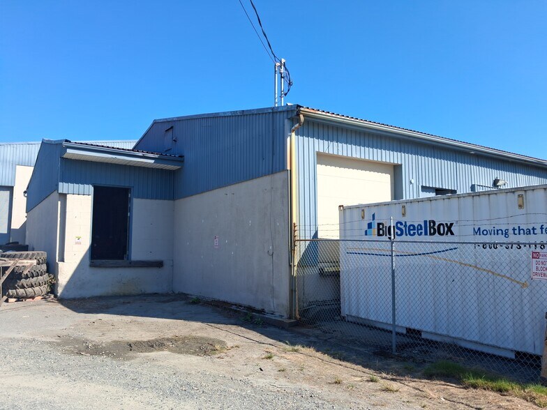 More Photos Of 2071 S Wellington Rd, Nanaimo Warehouse For Lease