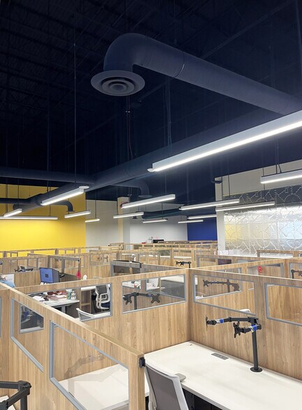 More Photos Of 540 Frontenac Ct, Naperville Warehouse For Lease