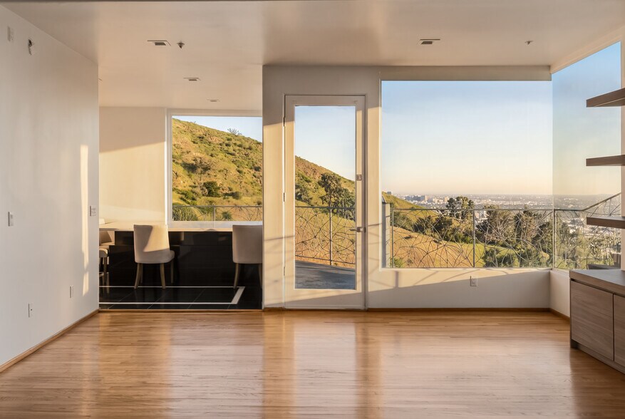 More Photos Of 2000 Wattles Dr, Los Angeles Flex For Sale