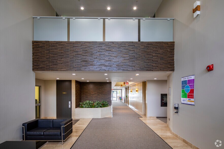 More Photos Of 700 Dorval Dr, Oakville Unknown For Lease