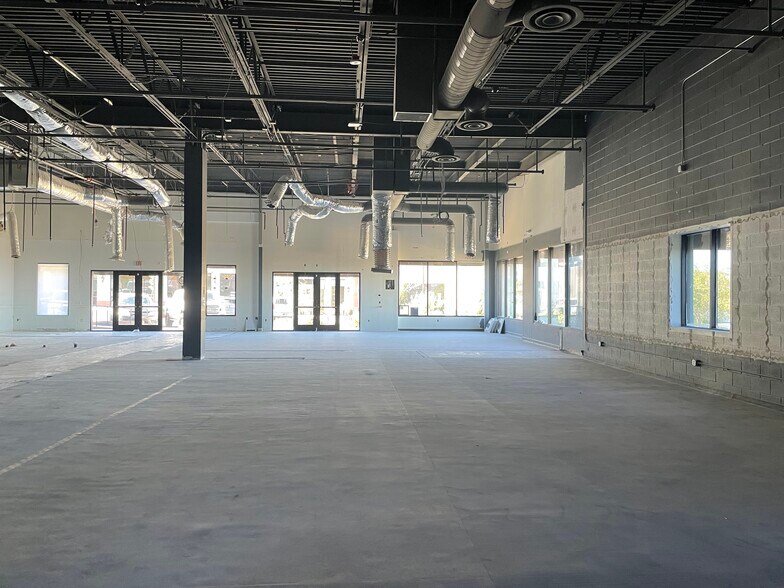 More Photos Of 670 S Green Valley Pky, Henderson Storefront Retail Office For Sale