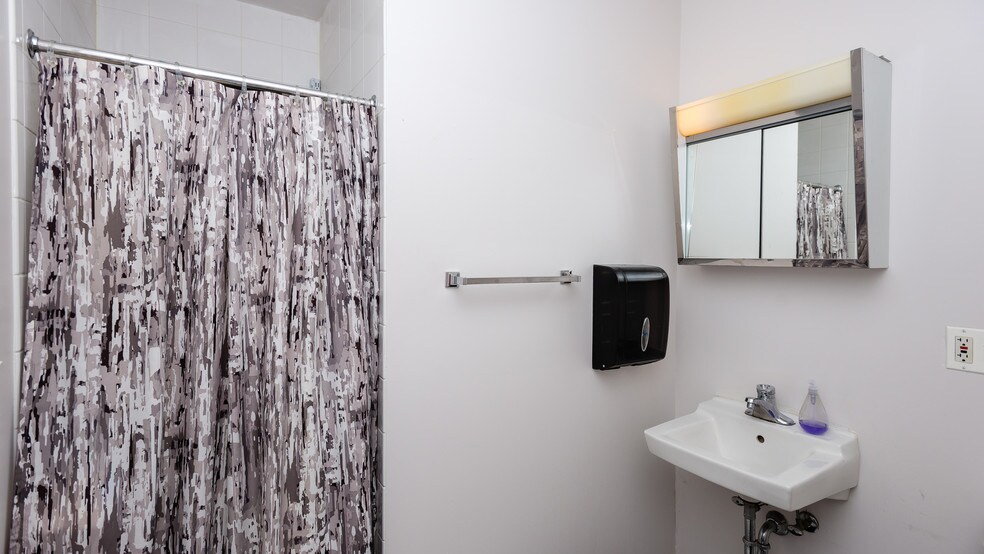 More Photos Of 1338-1346 W Irving Park Rd, Chicago Apartments For Lease