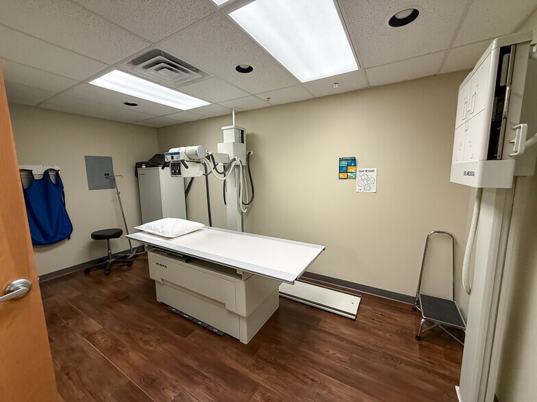 More Photos Of 307 W US Highway 54, Andover General Retail For Sale