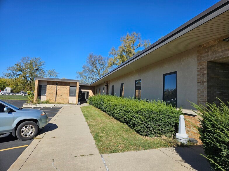 Primary Photo Of 100 Manhattan Rd, Joliet Office For Lease