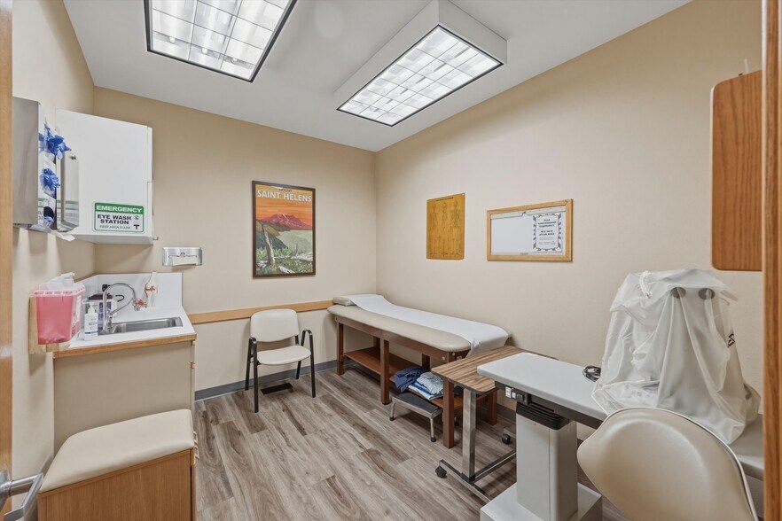 More Photos Of 3010 Squalicum Pky, Bellingham Office For Sale