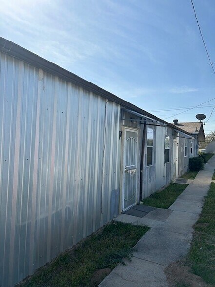 More Photos Of 3000 N Cardinal Rd, Azle Apartments For Sale