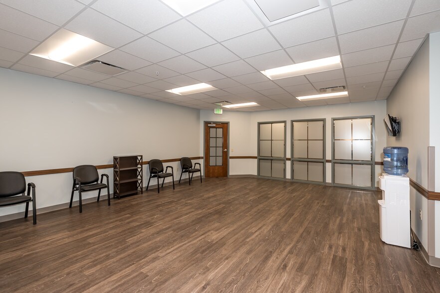 More Photos Of 10 Birdseye Rd, Farmington Medical For Lease