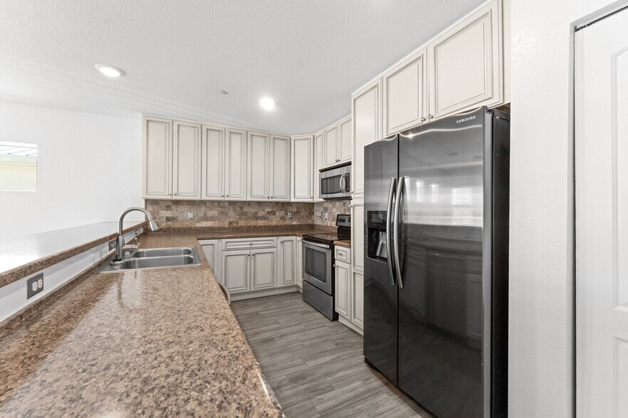 More Photos Of 41 N Orlando Ave, Cocoa Beach Office For Sale