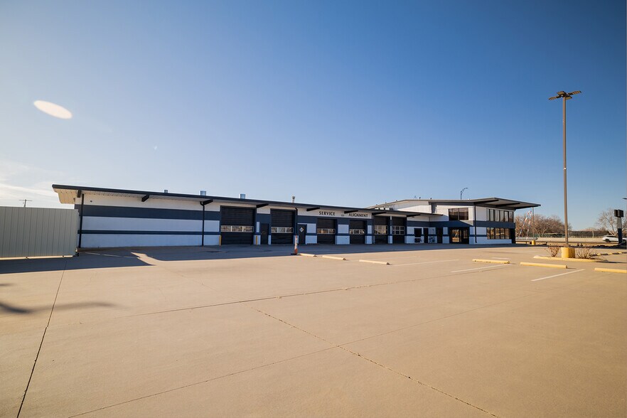More Photos Of 11209 W Kellogg, Wichita Auto Dealership For Sale