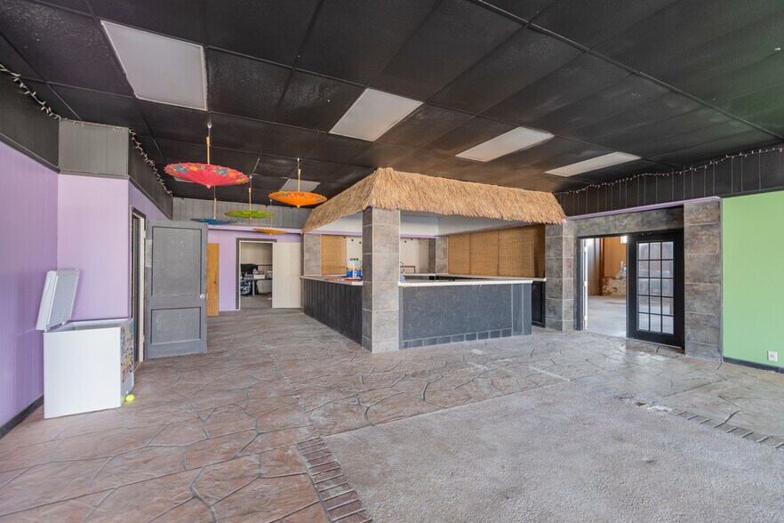 More Photos Of 221 N Cleveland Ave, Cushing Department Store For Sale