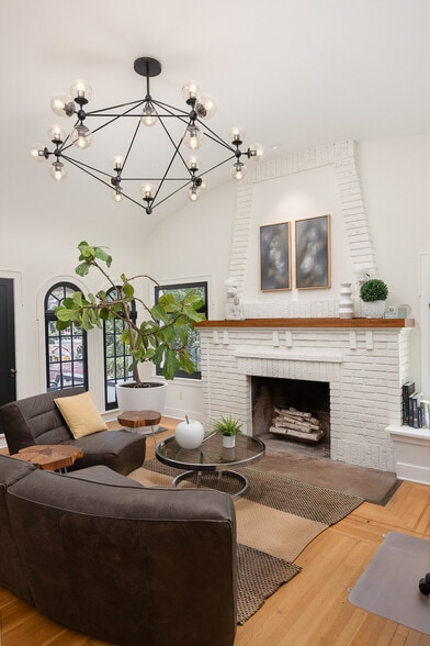 More Photos Of 1913-1915 Hyperion Ave, Los Angeles Loft Creative Space For Sale