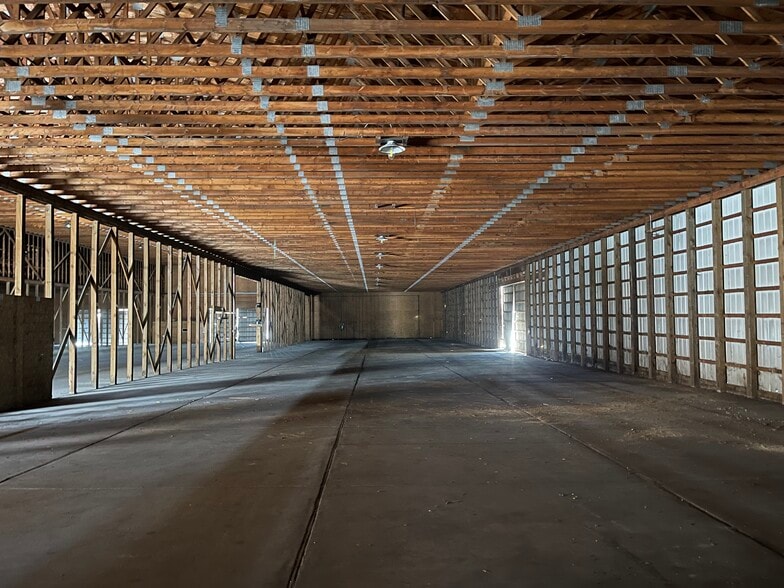 More Photos Of 211 S Elm St, Owosso Flex For Sale