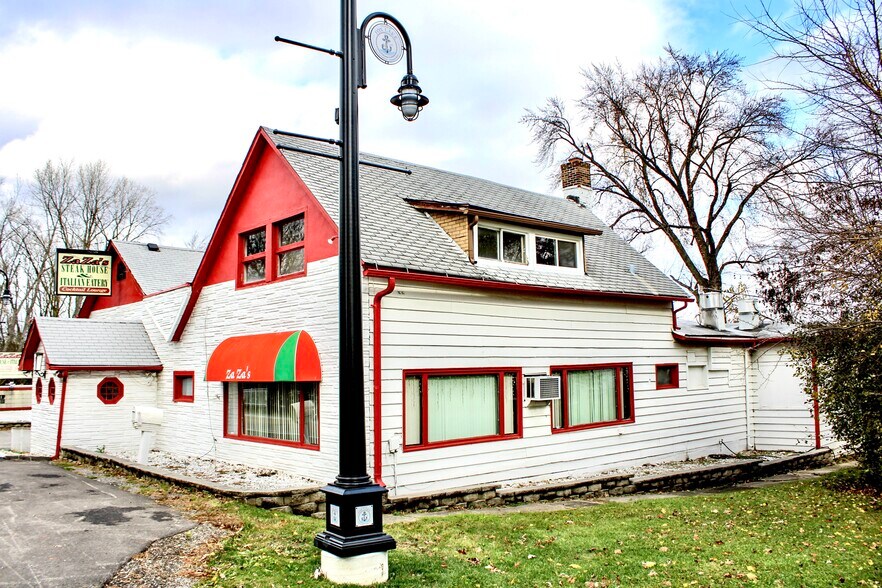 More Photos Of 69 Washington St, Fox Lake General Retail For Sale