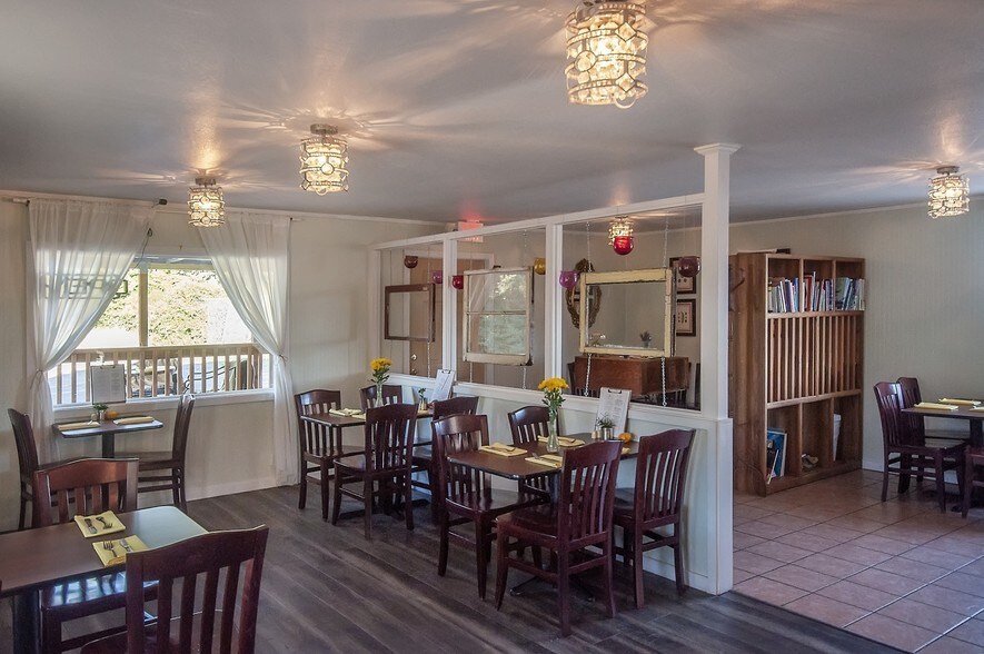 More Photos Of 4660 SE Highway 101, Lincoln City Restaurant For Sale