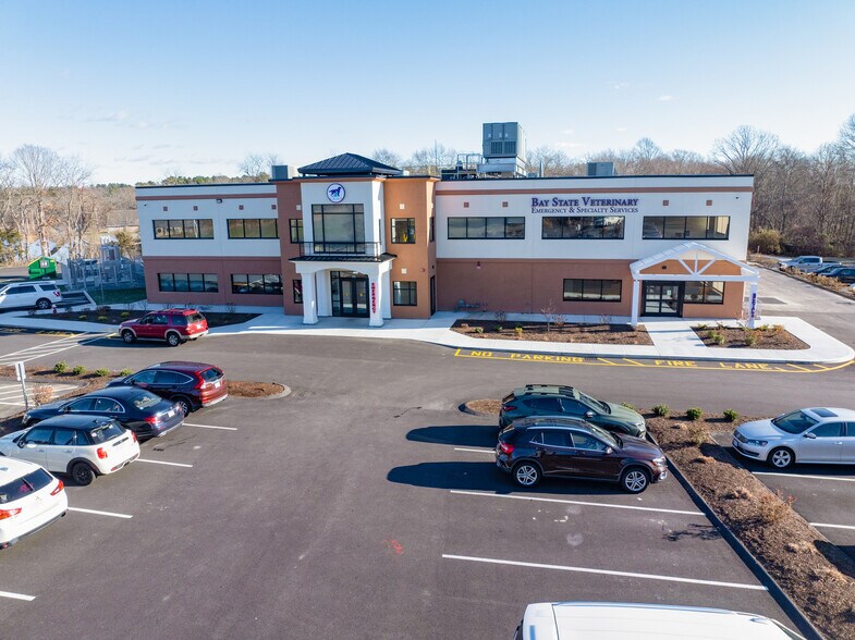 More Photos Of 463 Swansea Mall Dr, Swansea Medical For Sale