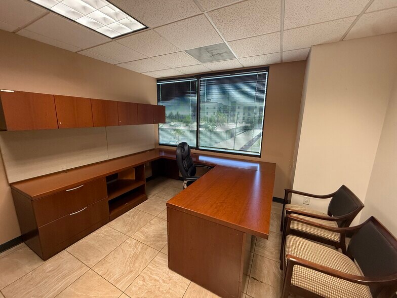 More Photos Of 202 E Earll Dr, Phoenix Medical For Sale