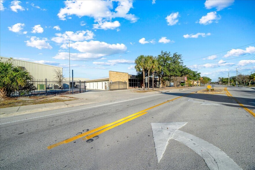 More Photos Of 1118 N Magnolia Ave, Ocala Warehouse For Sale