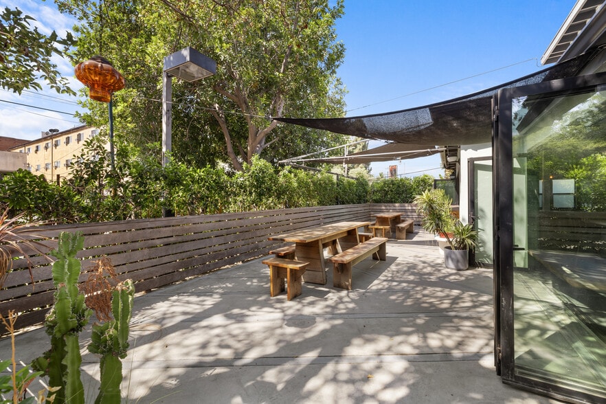 More Photos Of 751 N Virgil Ave, Los Angeles Restaurant For Lease