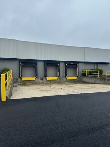 More Photos Of 91-101 Benbro Dr, Cheektowaga Warehouse For Lease