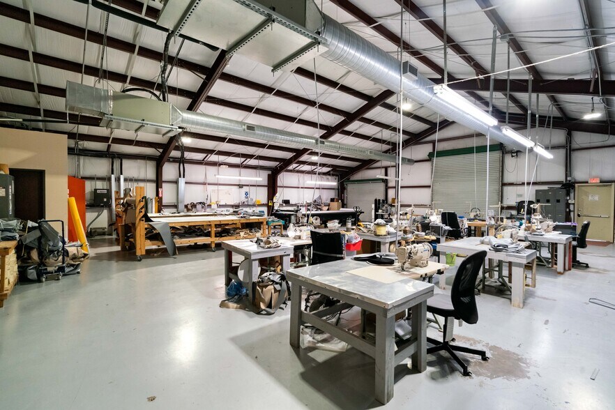 More Photos Of 207 W Archer Rd, Baytown Warehouse For Sale