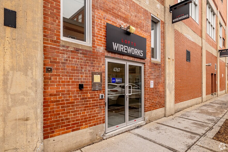 More Photos Of 4760 Rue Acorn, Montréal Research And Development For Lease