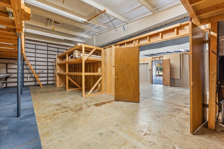 More Photos Of 203 Hillcrest Dr, Laurens Storefront Retail Office For Lease