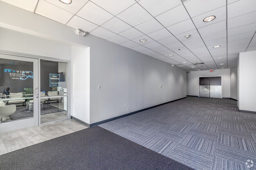 More Photos Of 210 E Trade St, Charlotte Unknown For Lease