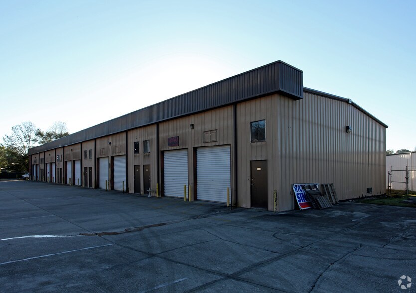 More Photos Of 1991 Corporate Sq, Longwood Warehouse For Lease