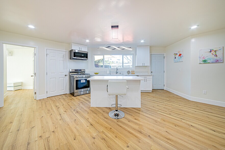 More Photos Of 5633 La Mirada Ave, Los Angeles Apartments For Sale