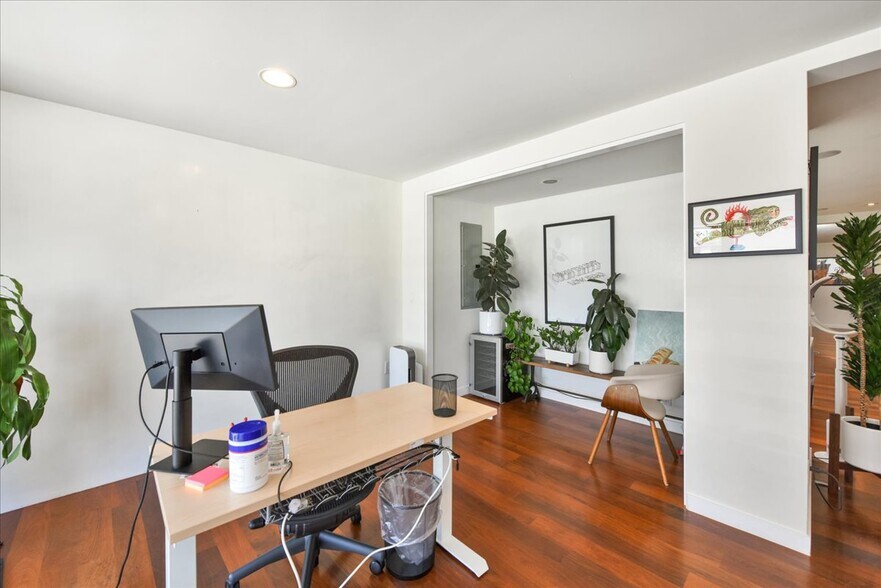 More Photos Of 1319 Abbot Kinney Blvd, Venice Loft Creative Space For Lease