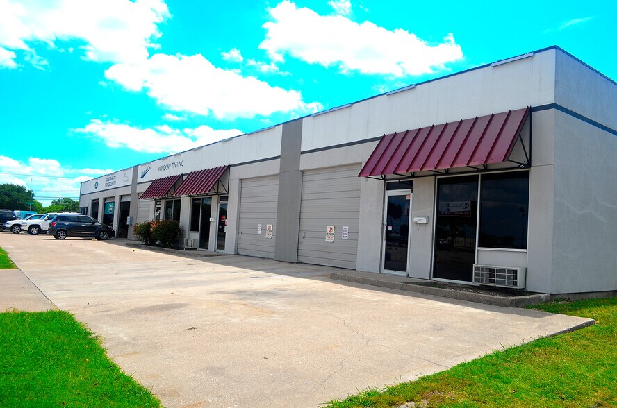 Primary Photo Of 7800 Camp Bowie, Fort Worth Light Distribution For Lease