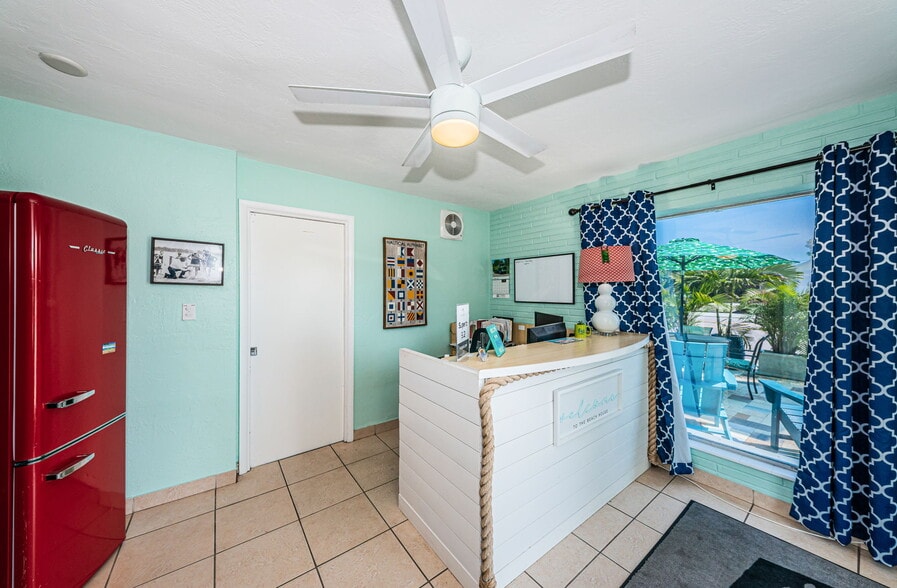 More Photos Of 12100 Gulf Blvd, Treasure Island Hotel For Sale