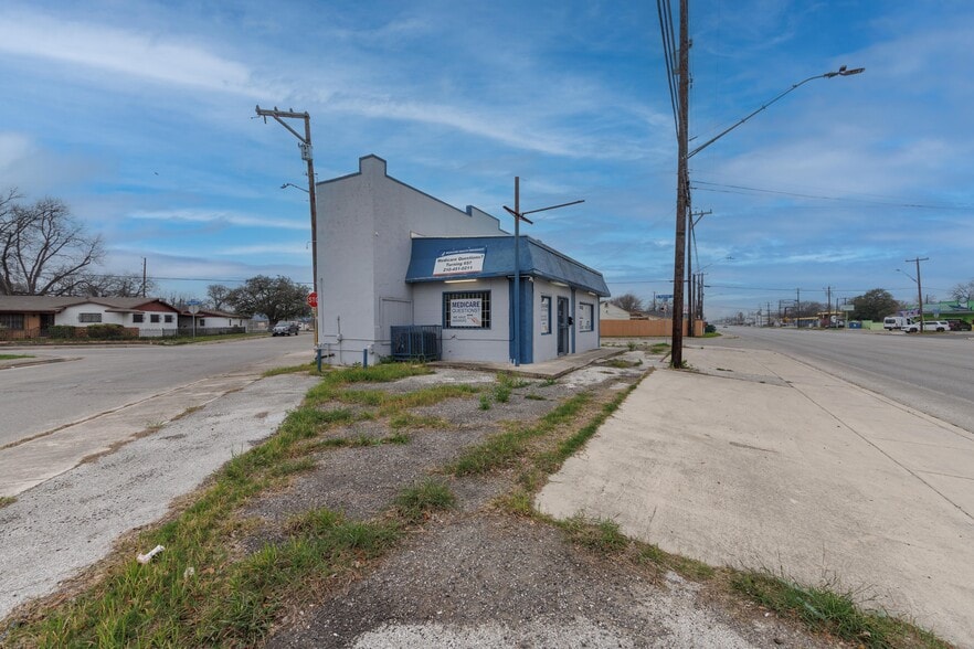 More Photos Of 930 New Laredo Hwy, San Antonio Office For Sale