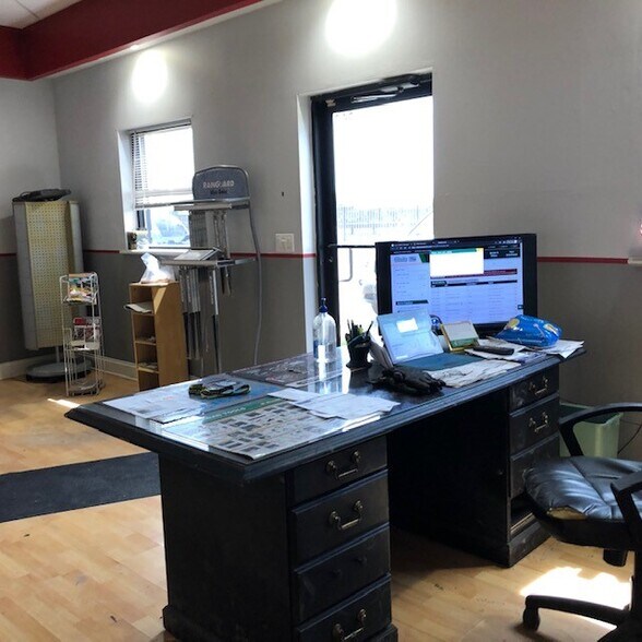 More Photos Of 962 Neubling Ave, Evansville Warehouse For Sale