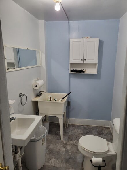 More Photos Of 9405 Dixie Hwy, Village of Clarkston General Retail For Sale