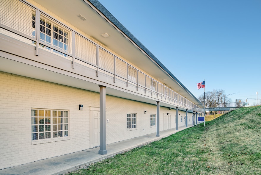 More Photos Of 1849 Gwynn Oak Ave, Woodlawn Office For Lease