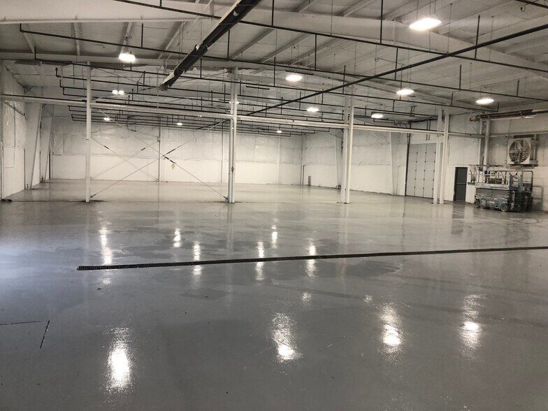 More Photos Of 21375 Telegraph Rd, Southfield Warehouse For Lease