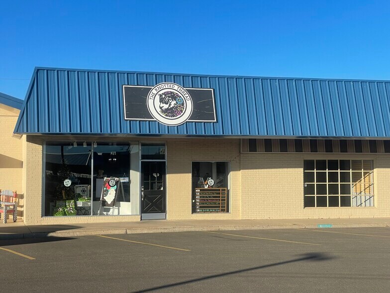 More Photos Of 2803-2823 Civic Cir, Amarillo Storefront For Lease