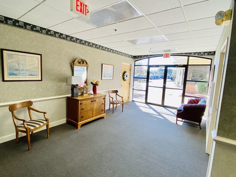 More Photos Of 1201 Pemberton Dr, Salisbury Medical For Lease