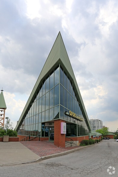 More Photos Of 7700 Bathurst St, Vaughan Freestanding For Lease